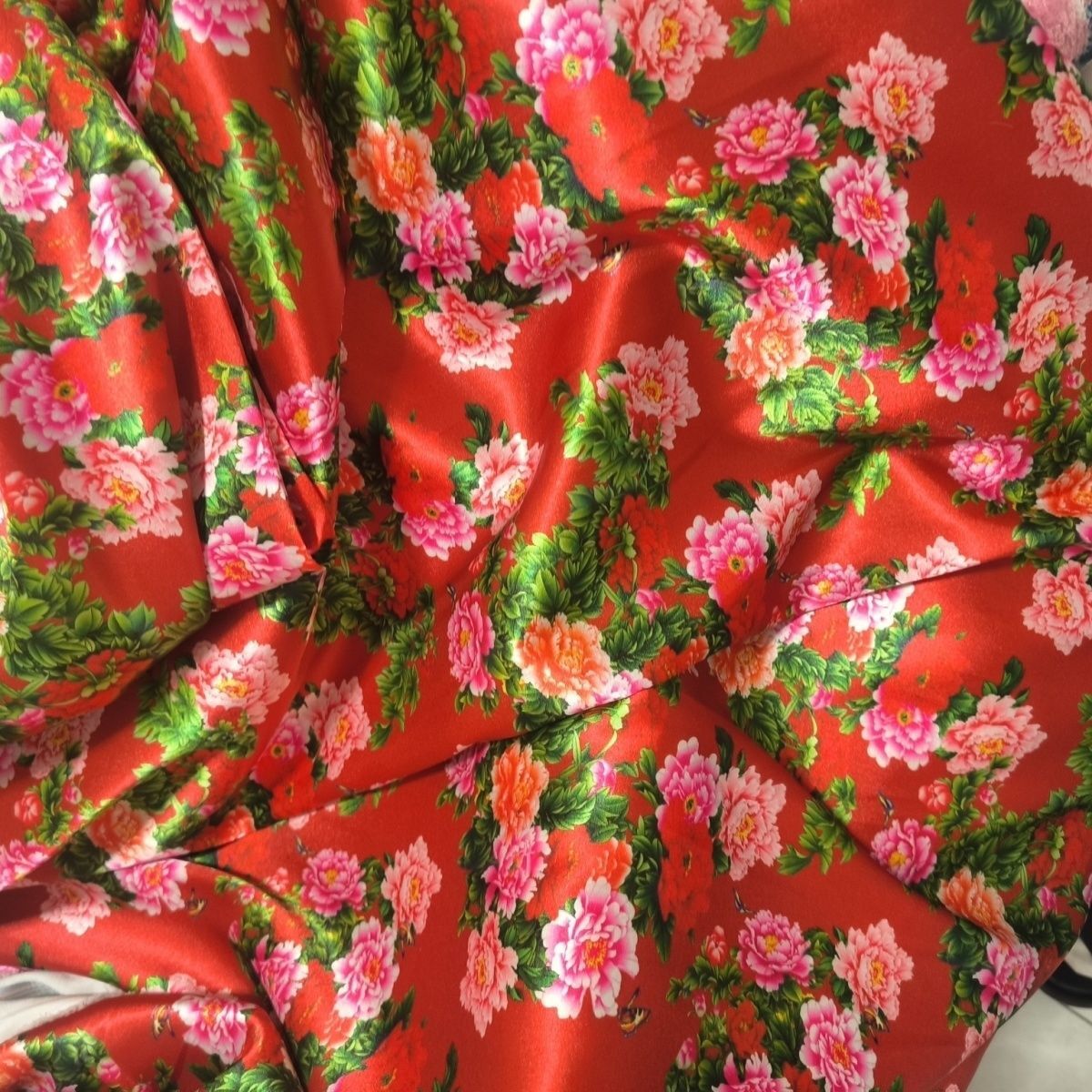 Sewing By - Acetat-Satin-Stoff mit Blumendruck, seidig glatt, Meterware