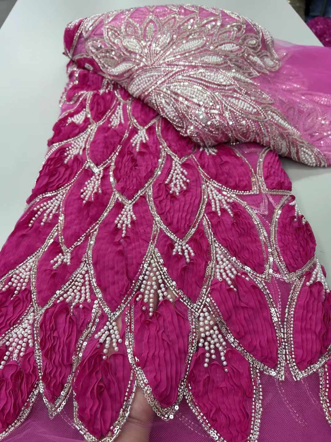Perlen 3D-Spitzenstoff, roter  – Sewing Net Bewertung und Preis