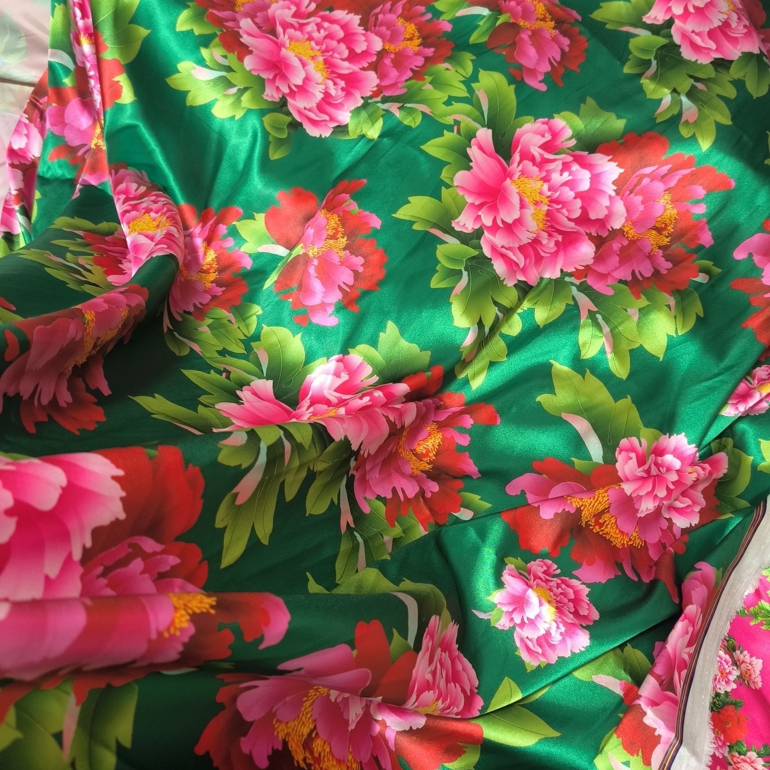 Acetat-Satin-Stoff mit Blumend – Sewing By Bewertung und Preis